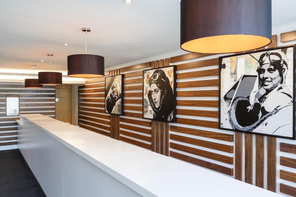 St Giles Heathrow - A St Giles Hotel Feltham Экстерьер фото