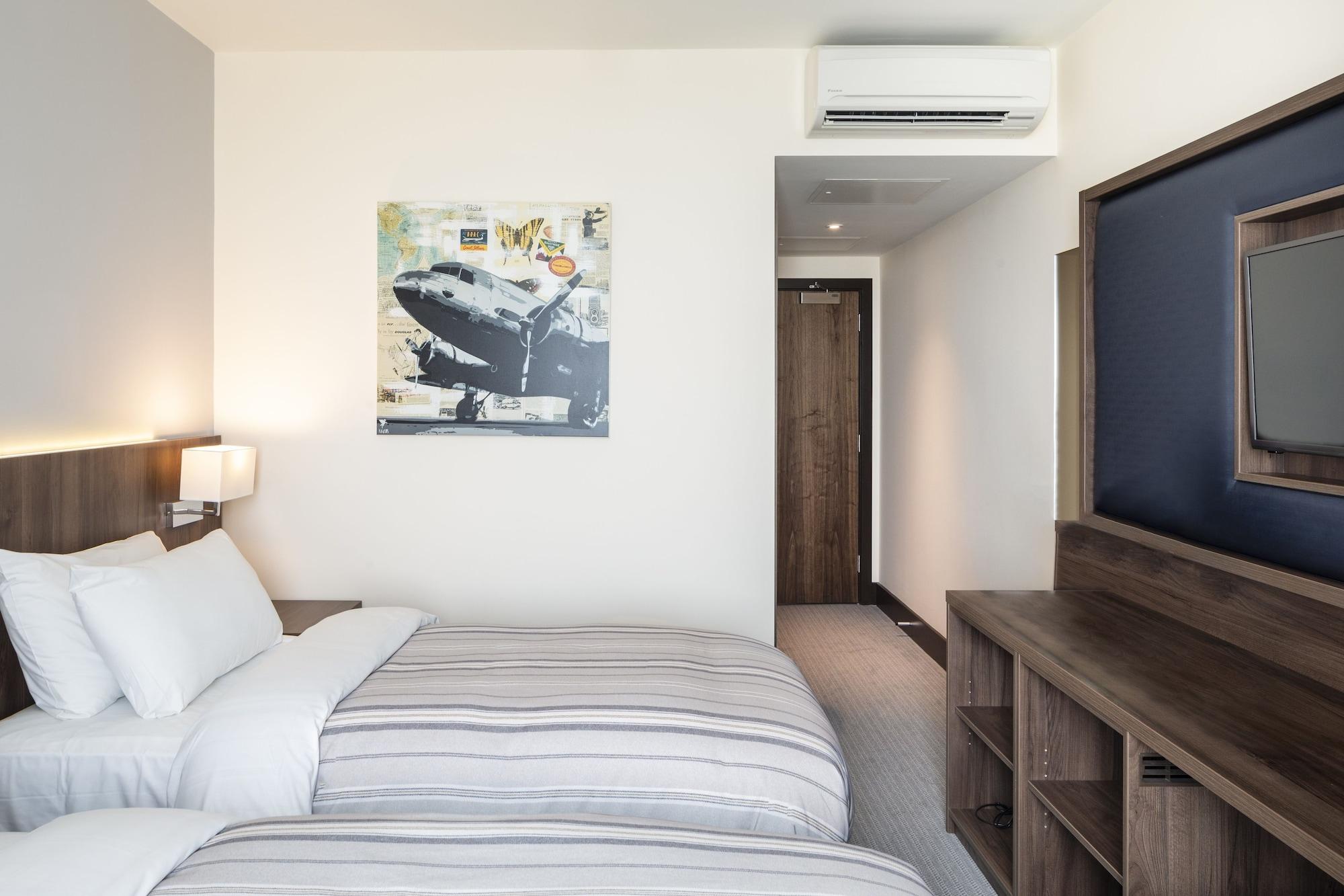 St Giles Heathrow - A St Giles Hotel Feltham Экстерьер фото