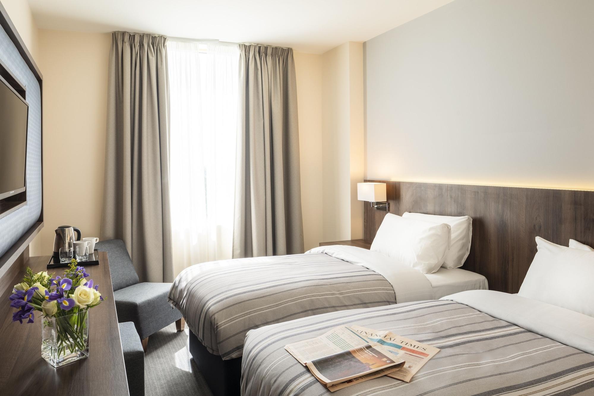 St Giles Heathrow - A St Giles Hotel Feltham Экстерьер фото