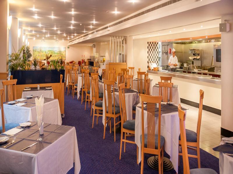 St Giles Heathrow - A St Giles Hotel Feltham Экстерьер фото