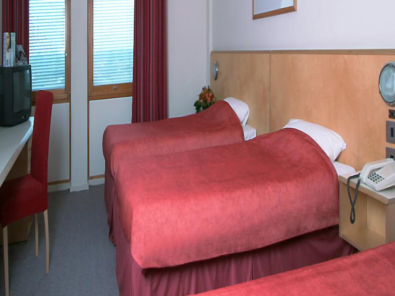 St Giles Heathrow - A St Giles Hotel Feltham Экстерьер фото