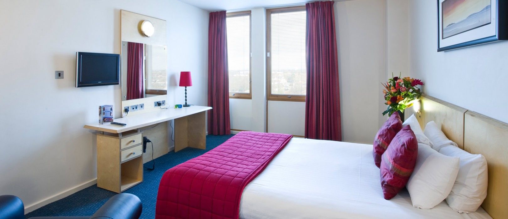 St Giles Heathrow - A St Giles Hotel Feltham Экстерьер фото