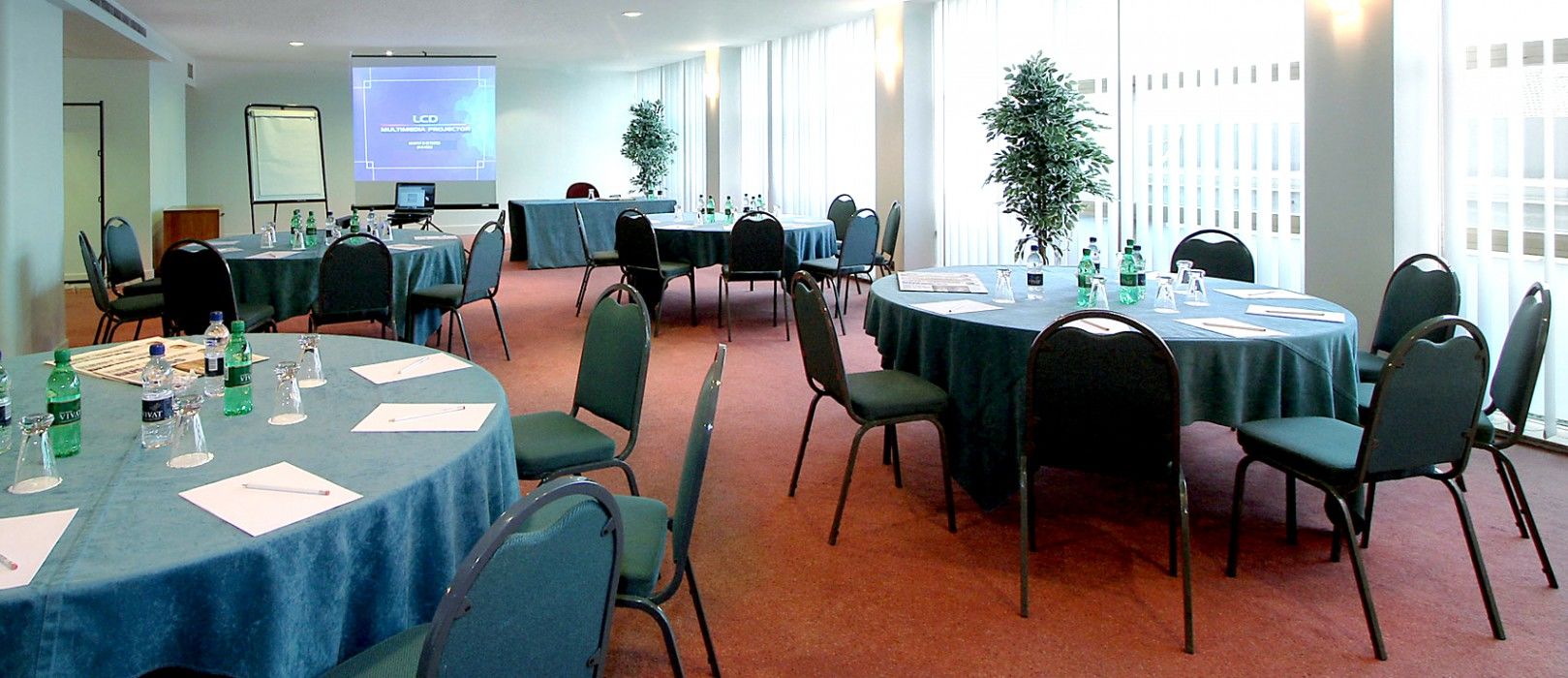 St Giles Heathrow - A St Giles Hotel Feltham Экстерьер фото