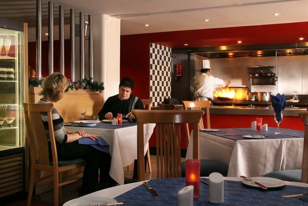 St Giles Heathrow - A St Giles Hotel Feltham Экстерьер фото