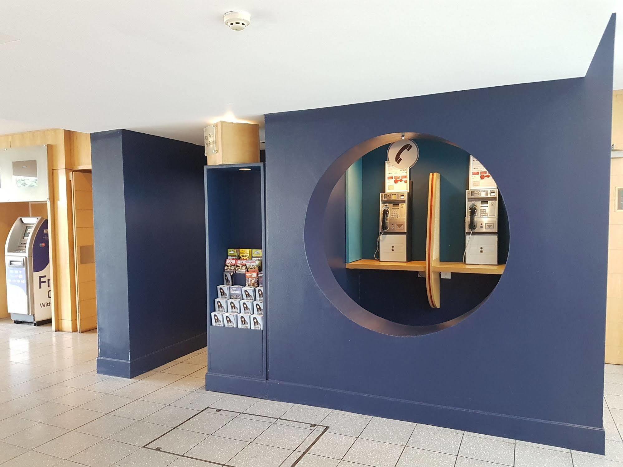 St Giles Heathrow - A St Giles Hotel Feltham Экстерьер фото