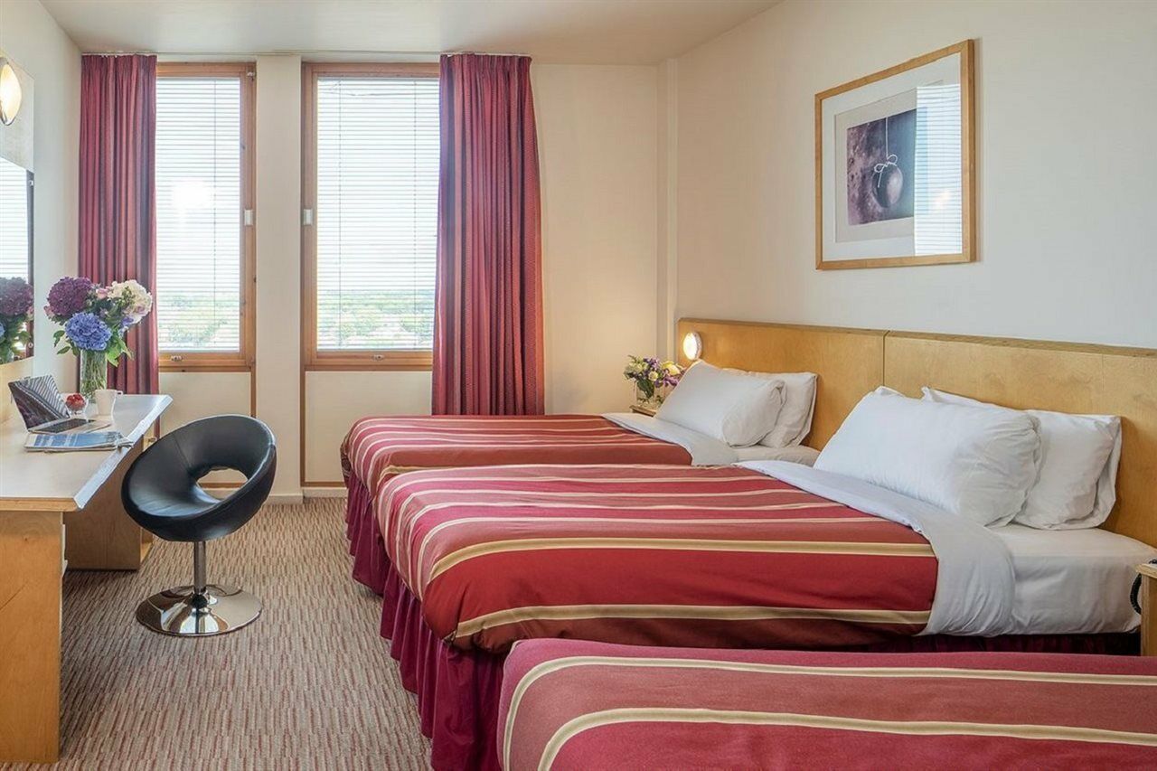 St Giles Heathrow - A St Giles Hotel Feltham Экстерьер фото