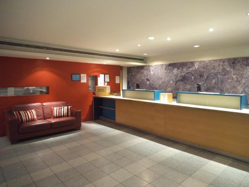 St Giles Heathrow - A St Giles Hotel Feltham Экстерьер фото