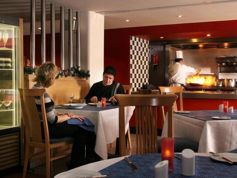 St Giles Heathrow - A St Giles Hotel Feltham Экстерьер фото